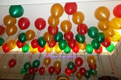 red gold and green ceiling balloons