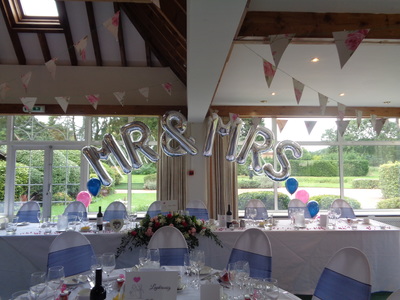 silver mr & mrs name arch balloons