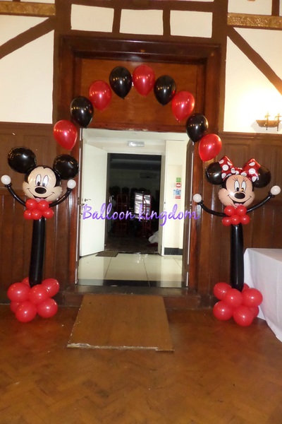 Mickey and minnie balloon arch