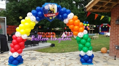  Spiral arch with added paw patrol foil balloons