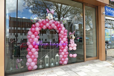 balloon arch with minnie mouse foils