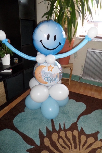 its a boy balloon sculpture