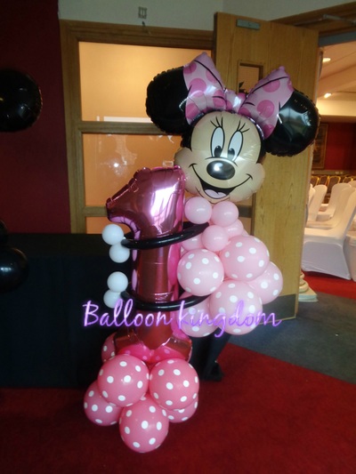 light pink minnie mouse balloon sculpture 