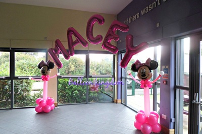 Minnie mouse balloon sculptures with name arch 