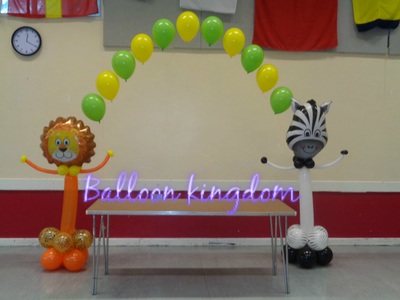 jungle animal stand up balloon arch