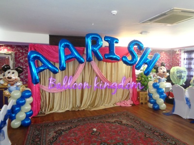 baby mickey mini columns with balloon letter arch
