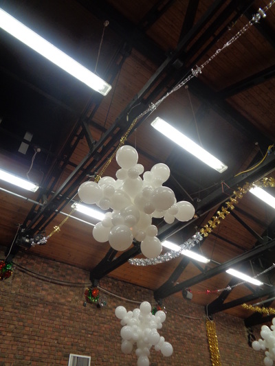 snowflake balloon clusters