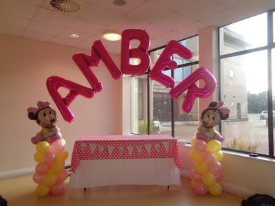 baby minnie mouse with name arch balloons