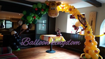 jungle balloon arch